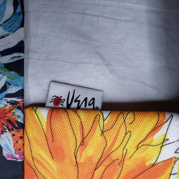 Bundle of Branded Seven Cosmetic Zippered Bags - Picture 5 of 6